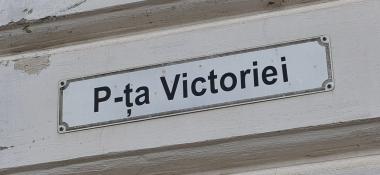 3744943